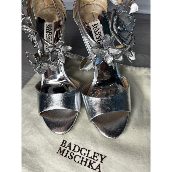 Badgley Mischka Women’s 4.5 inch 3D flower Stilettos Pumps Silver Size 5M - Picture 7 of 7